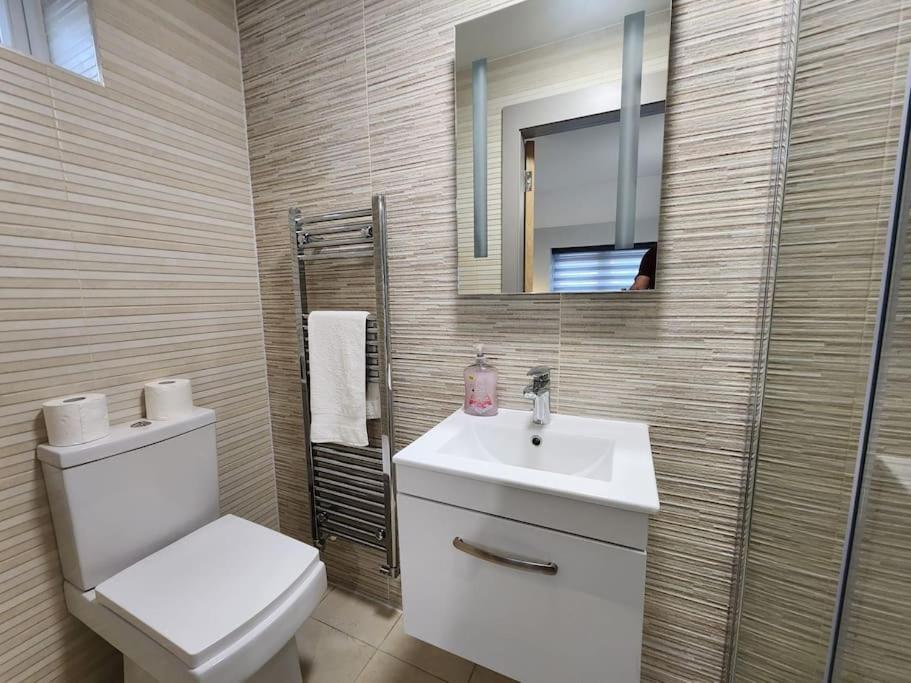 Horizon House, Modern 2-Bedroom Flat 2, Parking, Netflix, 牛津 外观 照片